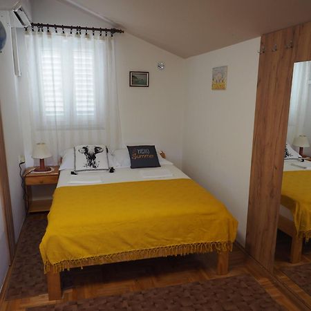 Apartments Miro Kornić Екстериор снимка