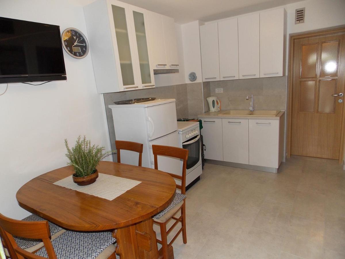 Apartments Miro Kornić Екстериор снимка