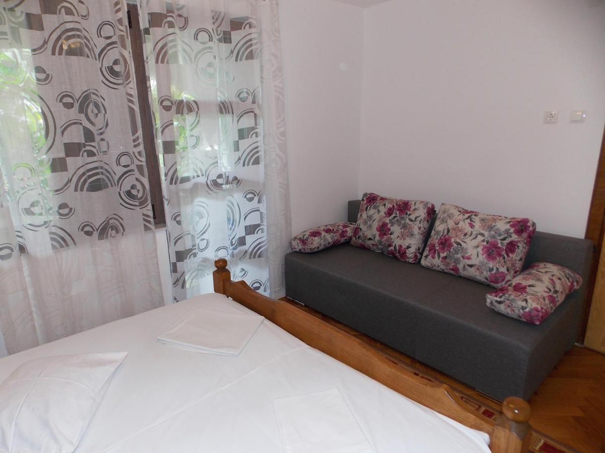 Apartments Miro Kornić Екстериор снимка