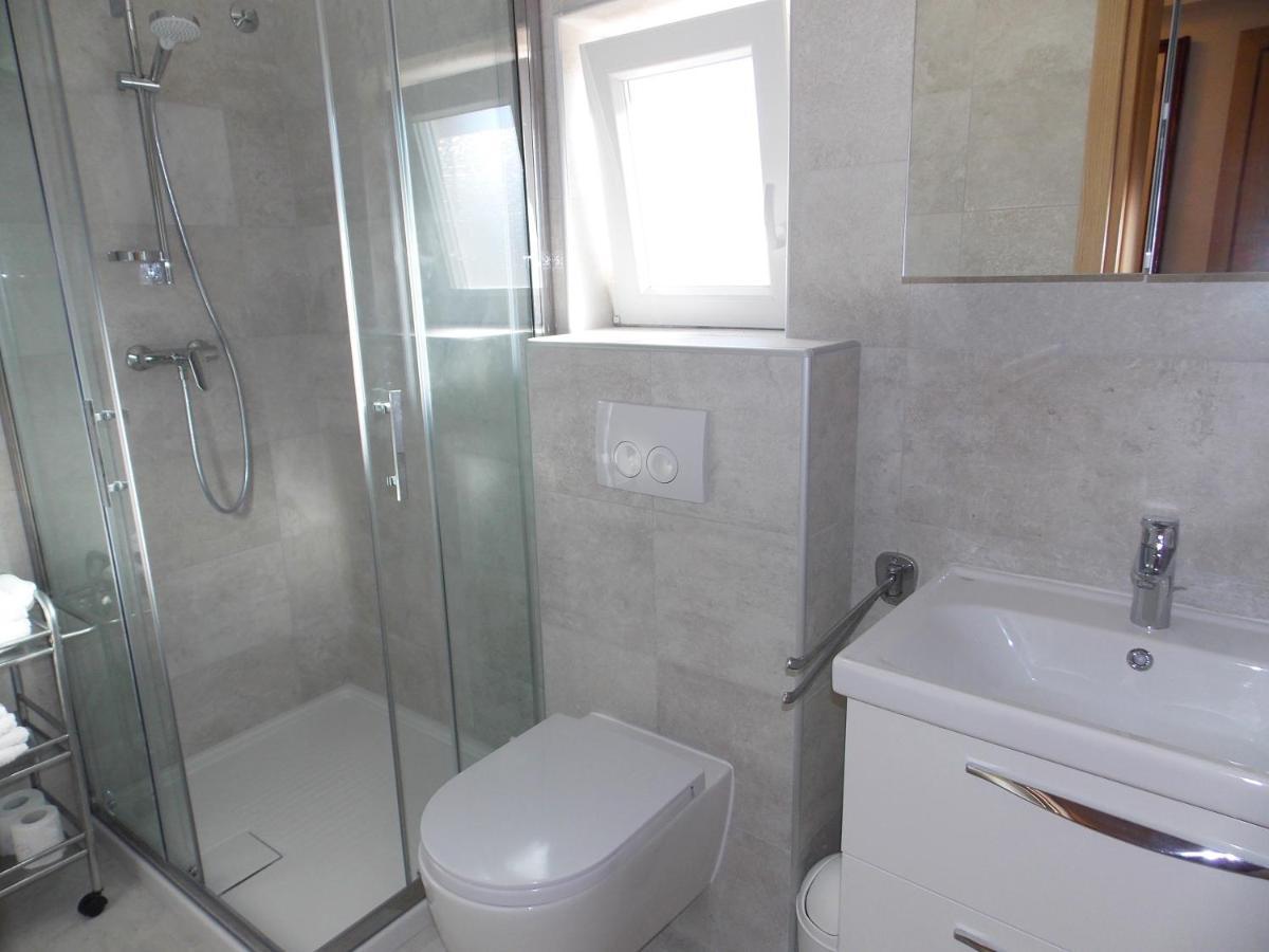 Apartments Miro Kornić Екстериор снимка