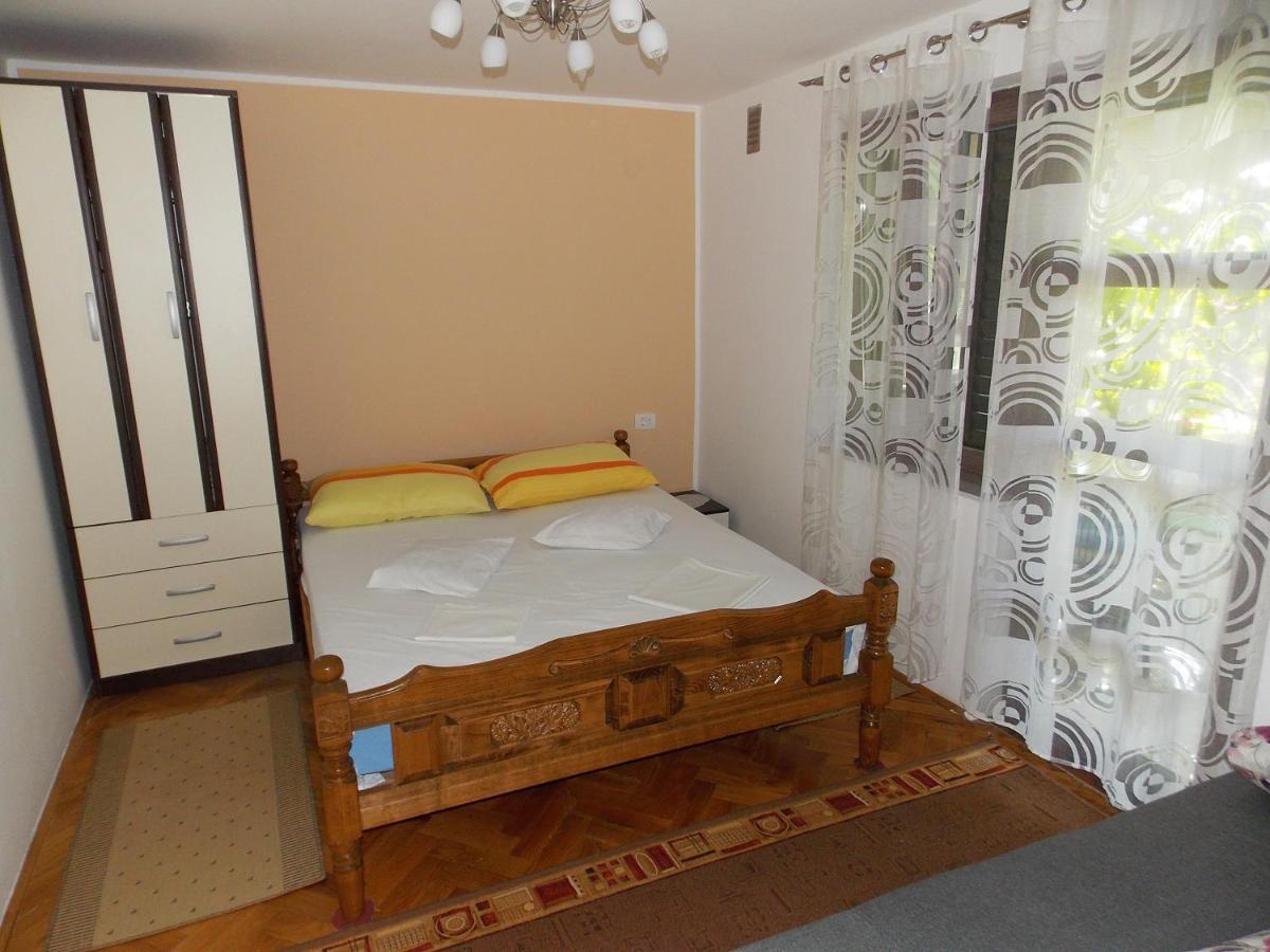 Apartments Miro Kornić Екстериор снимка