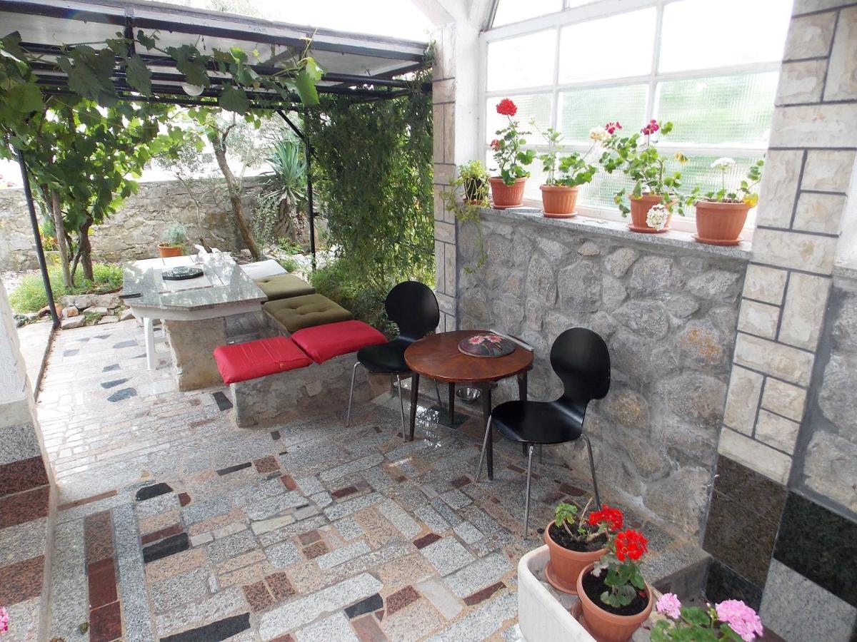 Apartments Miro Kornić Екстериор снимка