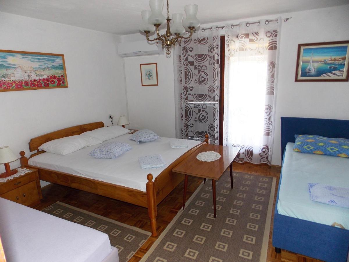 Apartments Miro Kornić Екстериор снимка