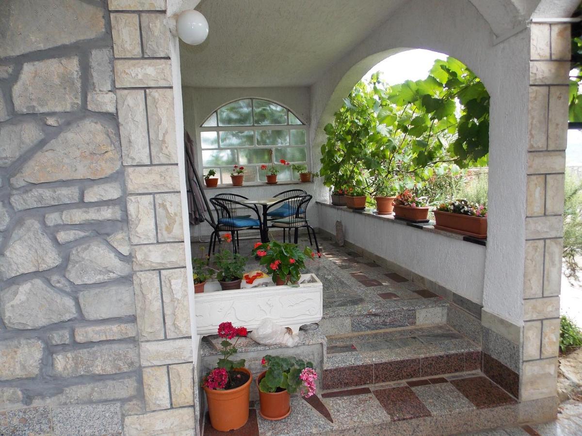Apartments Miro Kornić Екстериор снимка