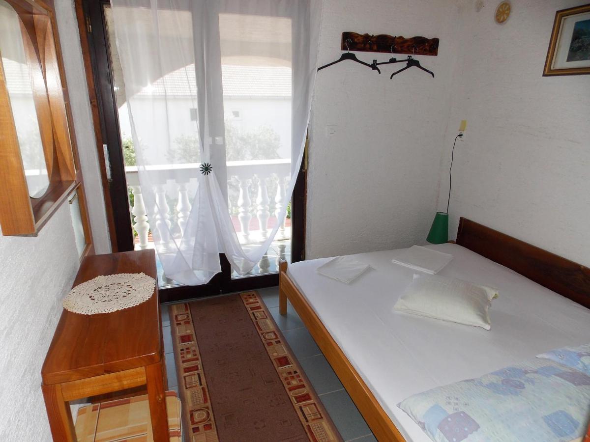 Apartments Miro Kornić Екстериор снимка