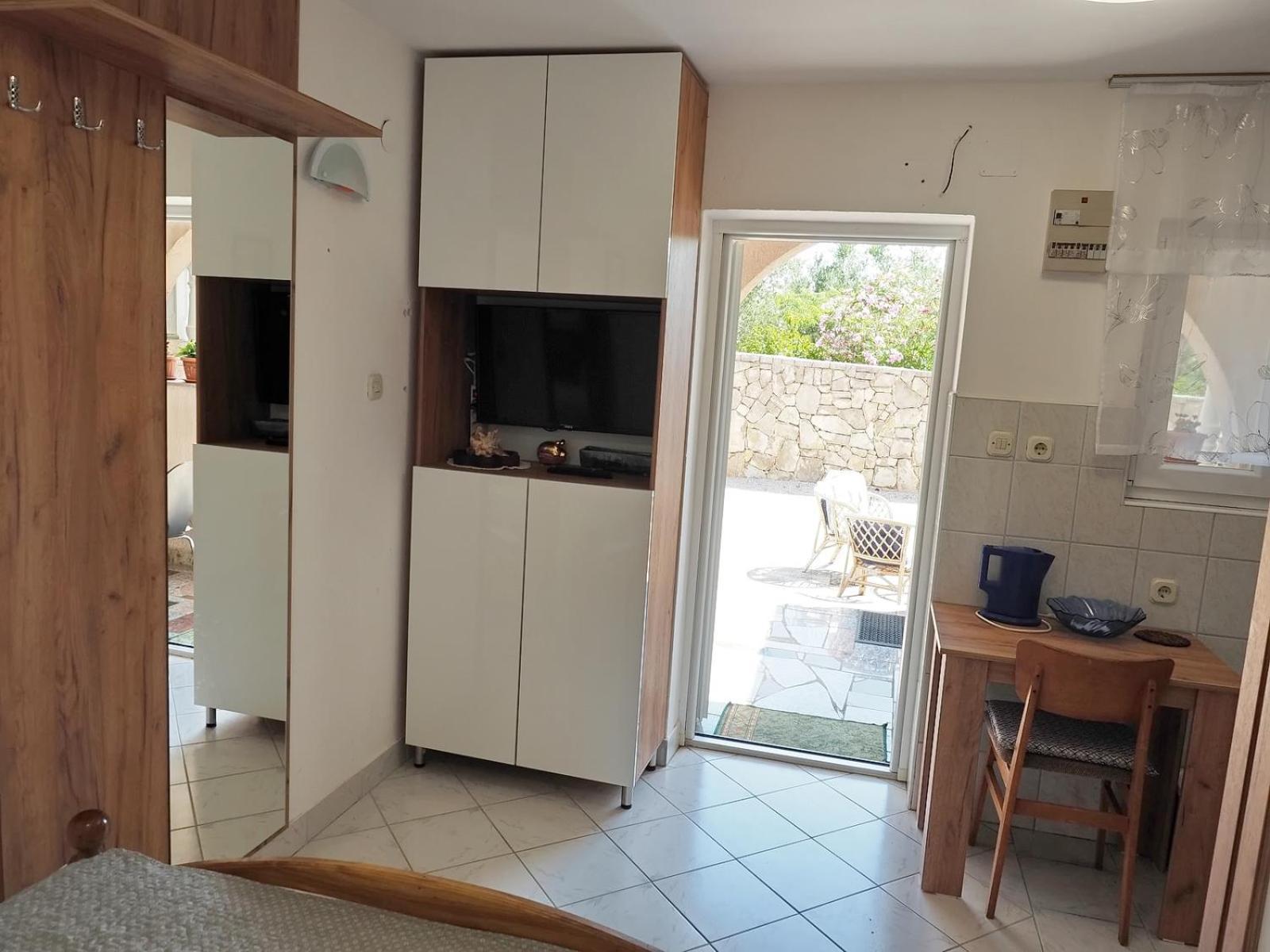 Apartments Miro Kornić Екстериор снимка